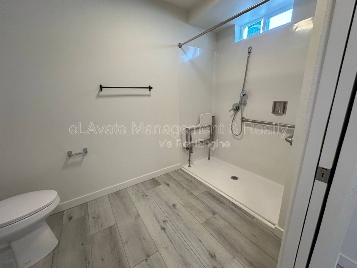 Apartment for rent at 1120 E 25th St #200, Los Angeles, CA 90011