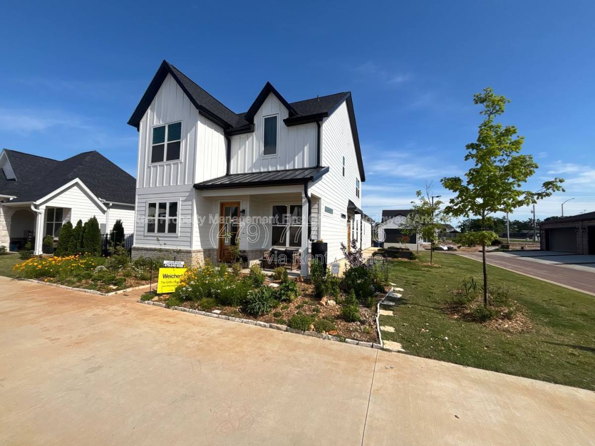 House for rent at 4017 W Sommerset St, Rogers, AR 72758