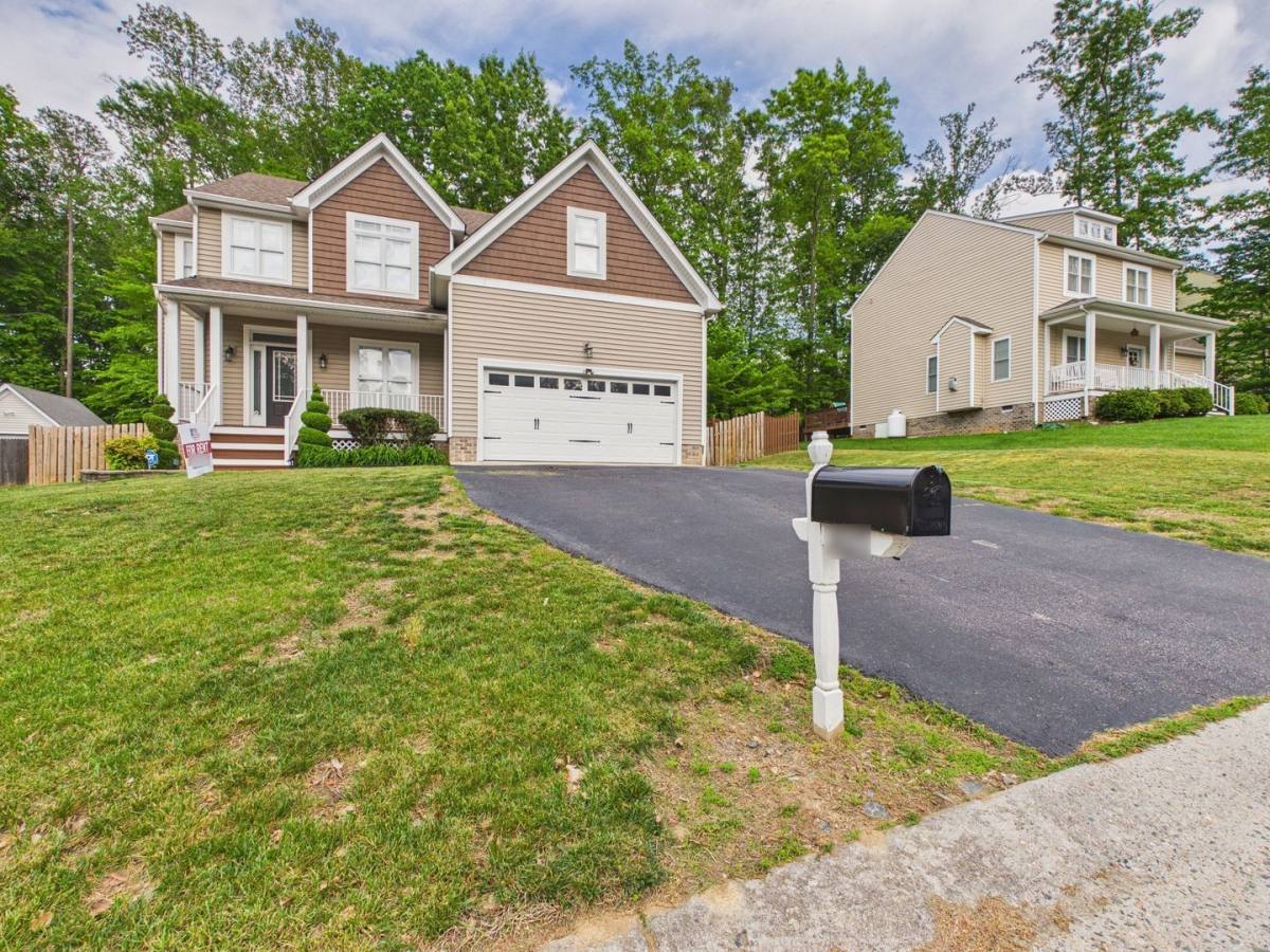 House for rent at 3015 Chislet Dr, Midlothian, VA 23112