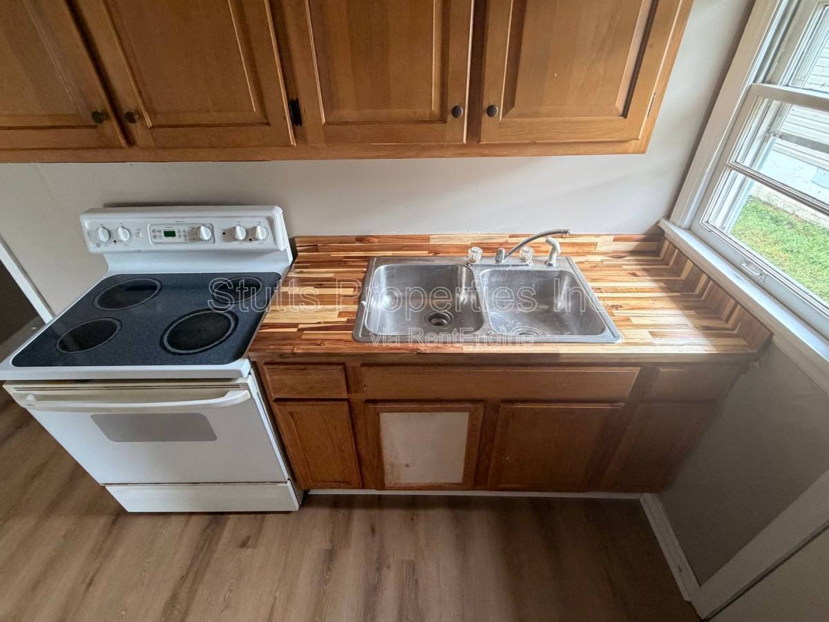 Apartment for rent at 1029 Bellemeade Ave, Florence, AL 35630