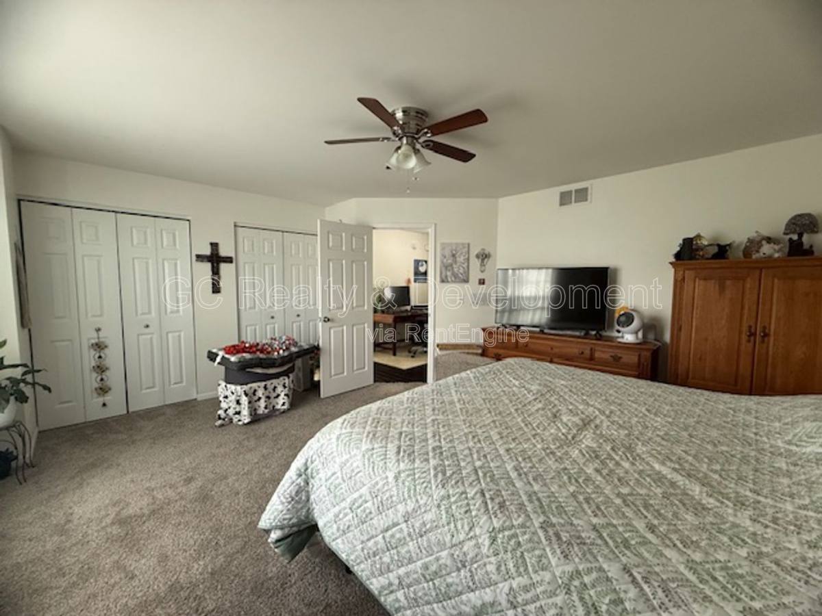 Townhouse for rent at 1064 Turin Dr, Hampshire, IL 60140