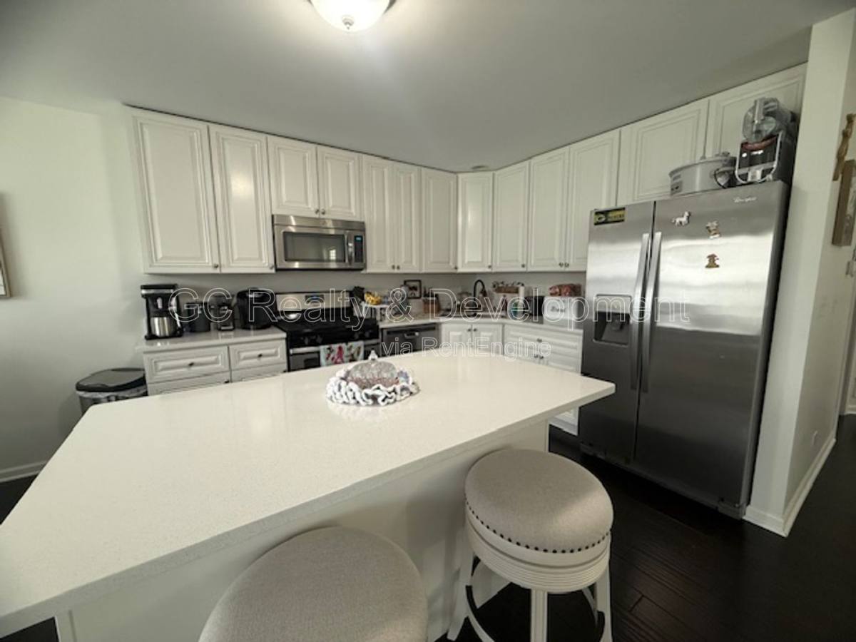 Townhouse for rent at 1064 Turin Dr, Hampshire, IL 60140