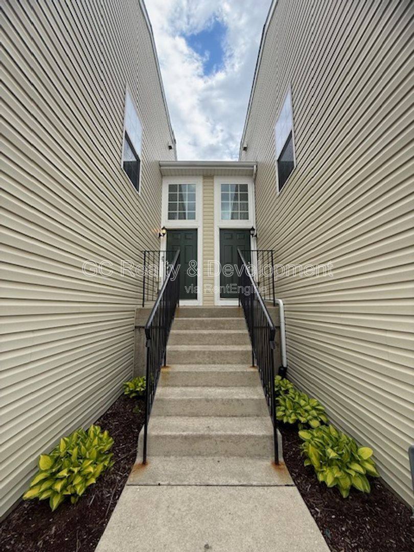 Townhouse for rent at 1064 Turin Dr, Hampshire, IL 60140