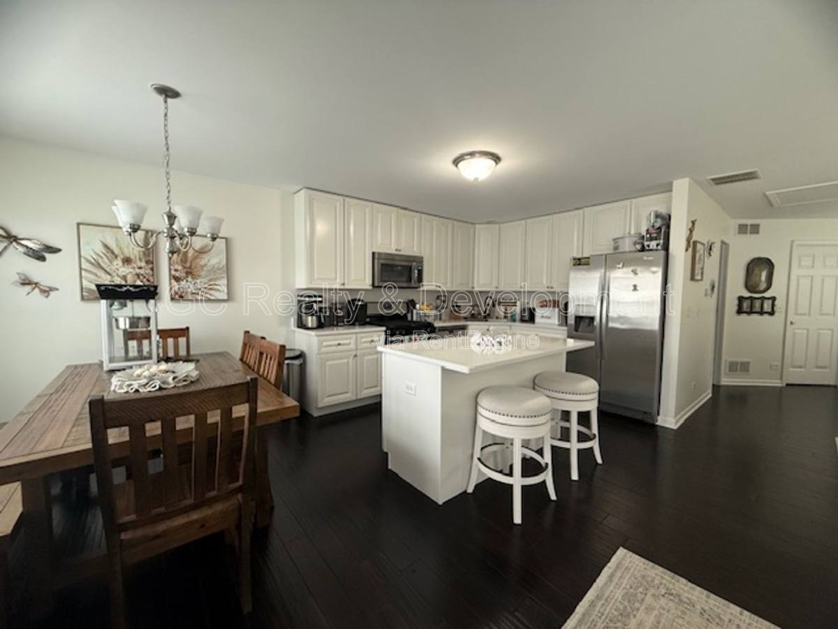 Townhouse for rent at 1064 Turin Dr, Hampshire, IL 60140