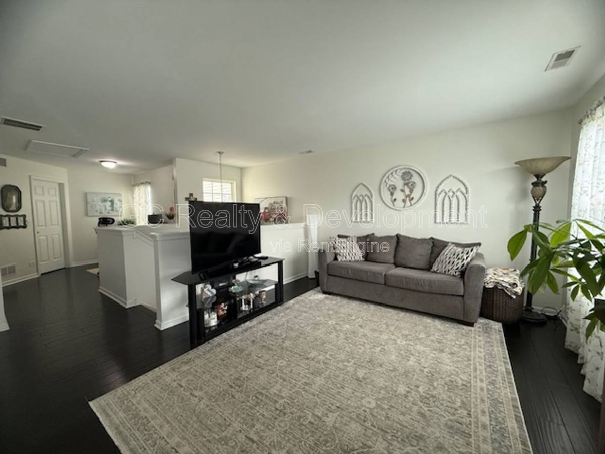 Townhouse for rent at 1064 Turin Dr, Hampshire, IL 60140