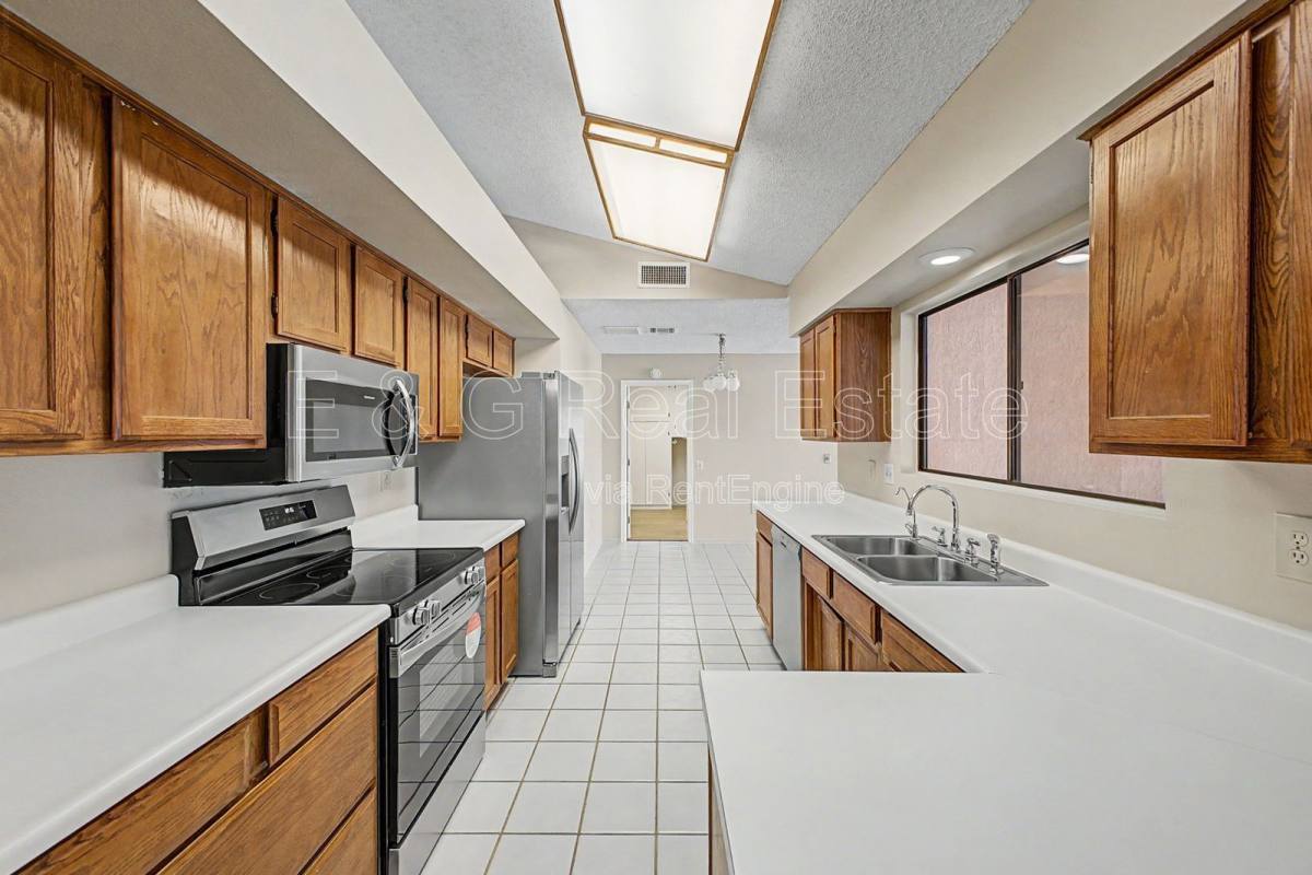 House for rent at 14222 W Yosemite Dr, Sun City West, AZ 85375