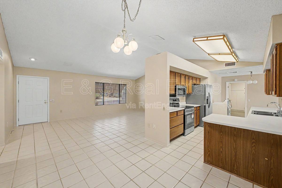 House for rent at 14222 W Yosemite Dr, Sun City West, AZ 85375