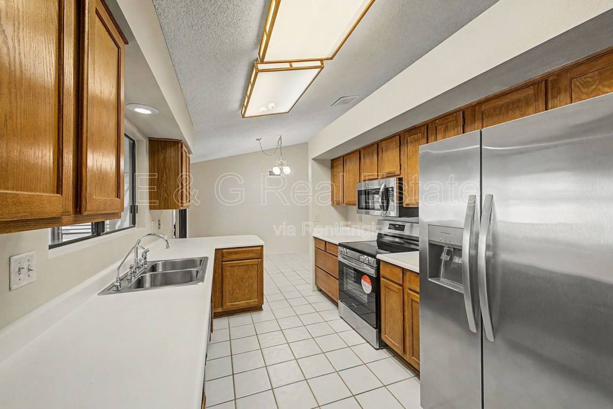 House for rent at 14222 W Yosemite Dr, Sun City West, AZ 85375
