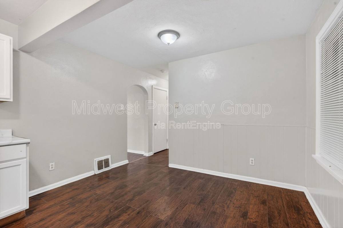 Apartment for rent at 224 S Harvey Ave, Saint Louis, MO 63135