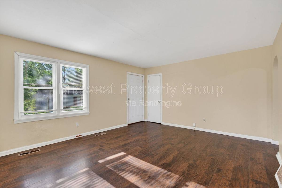Apartment for rent at 224 S Harvey Ave, Saint Louis, MO 63135