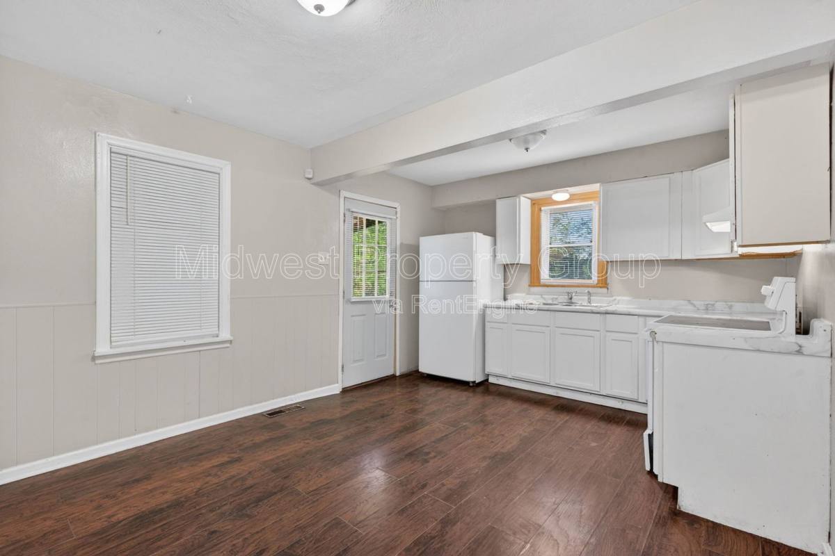 Apartment for rent at 224 S Harvey Ave, Saint Louis, MO 63135