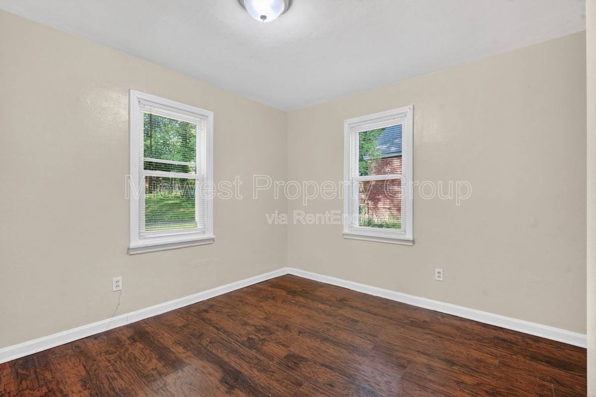 Apartment for rent at 224 S Harvey Ave, Saint Louis, MO 63135