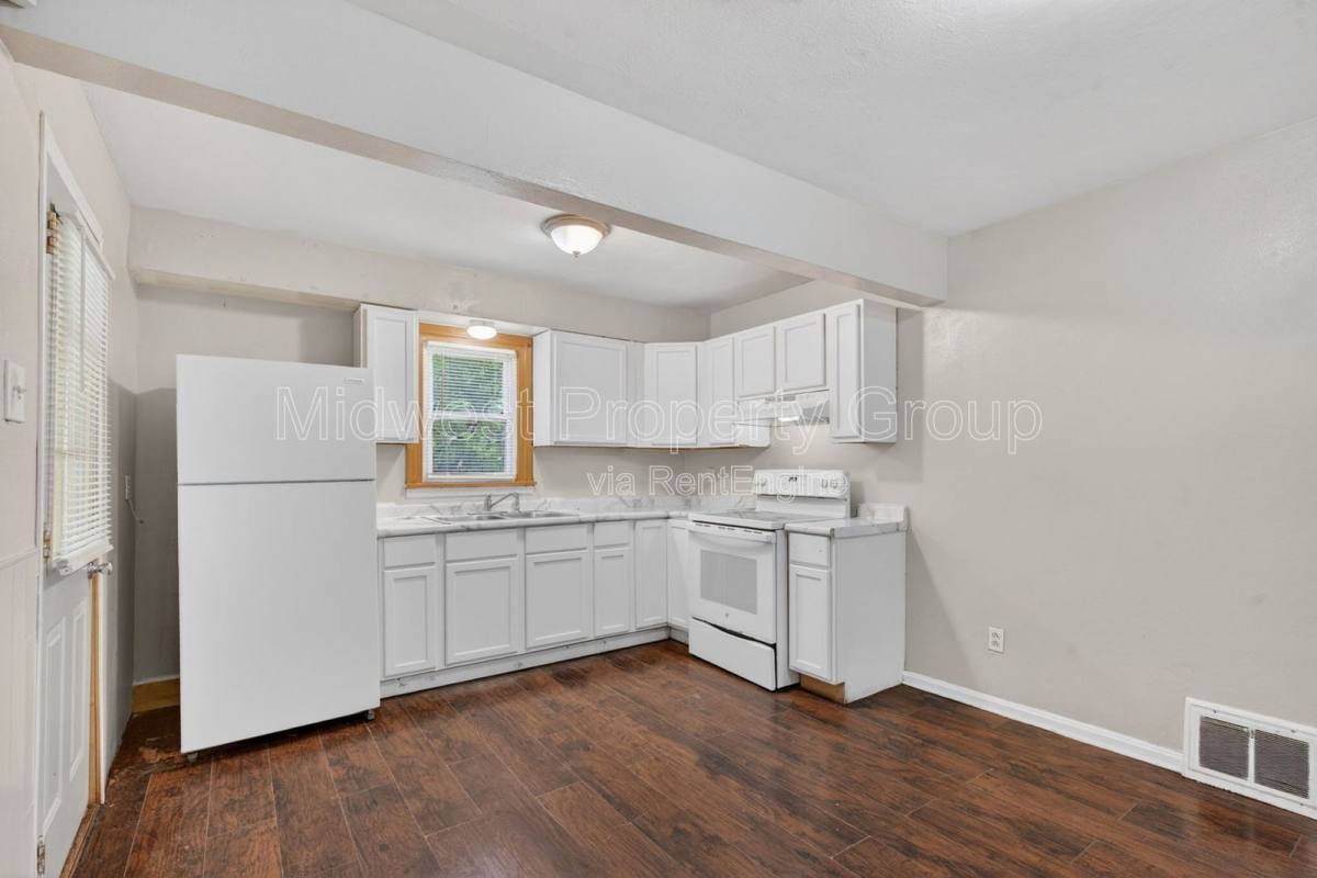 Apartment for rent at 224 S Harvey Ave, Saint Louis, MO 63135