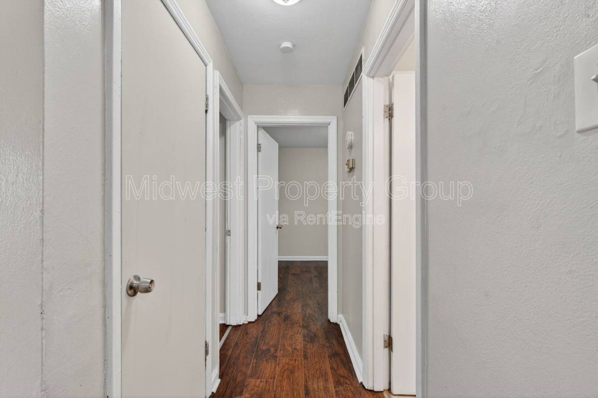 Apartment for rent at 224 S Harvey Ave, Saint Louis, MO 63135