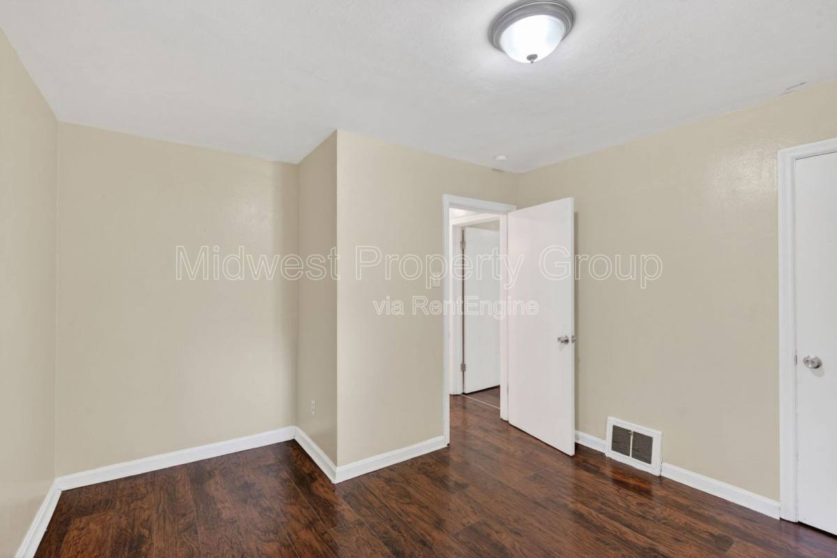 Apartment for rent at 224 S Harvey Ave, Saint Louis, MO 63135