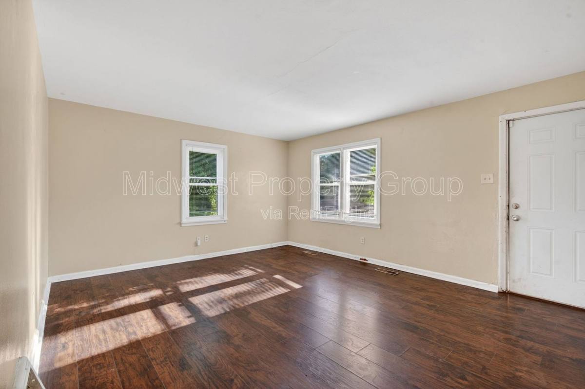 Apartment for rent at 224 S Harvey Ave, Saint Louis, MO 63135