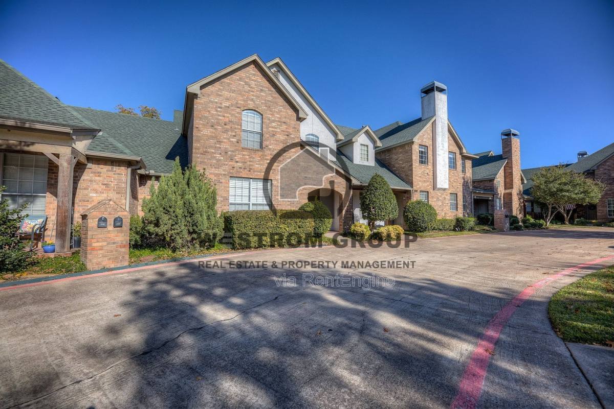 Townhouse for rent at 5855 Pecan Chase, Fort Worth, TX 76132