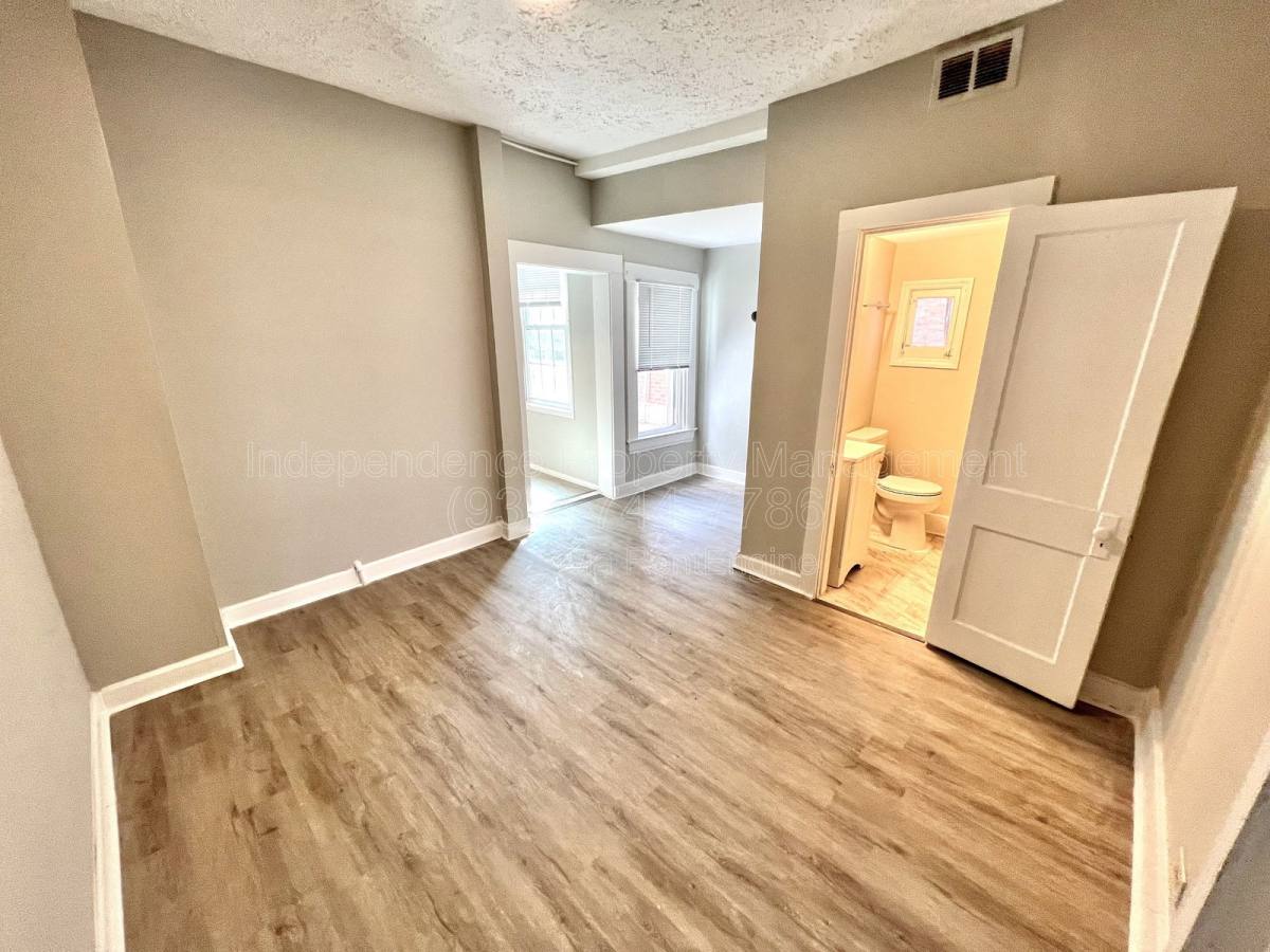 Apartment for rent at 2212 Calumet St #2, Cincinnati, OH 45219