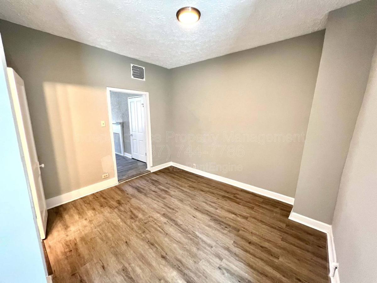 Apartment for rent at 2212 Calumet St #2, Cincinnati, OH 45219
