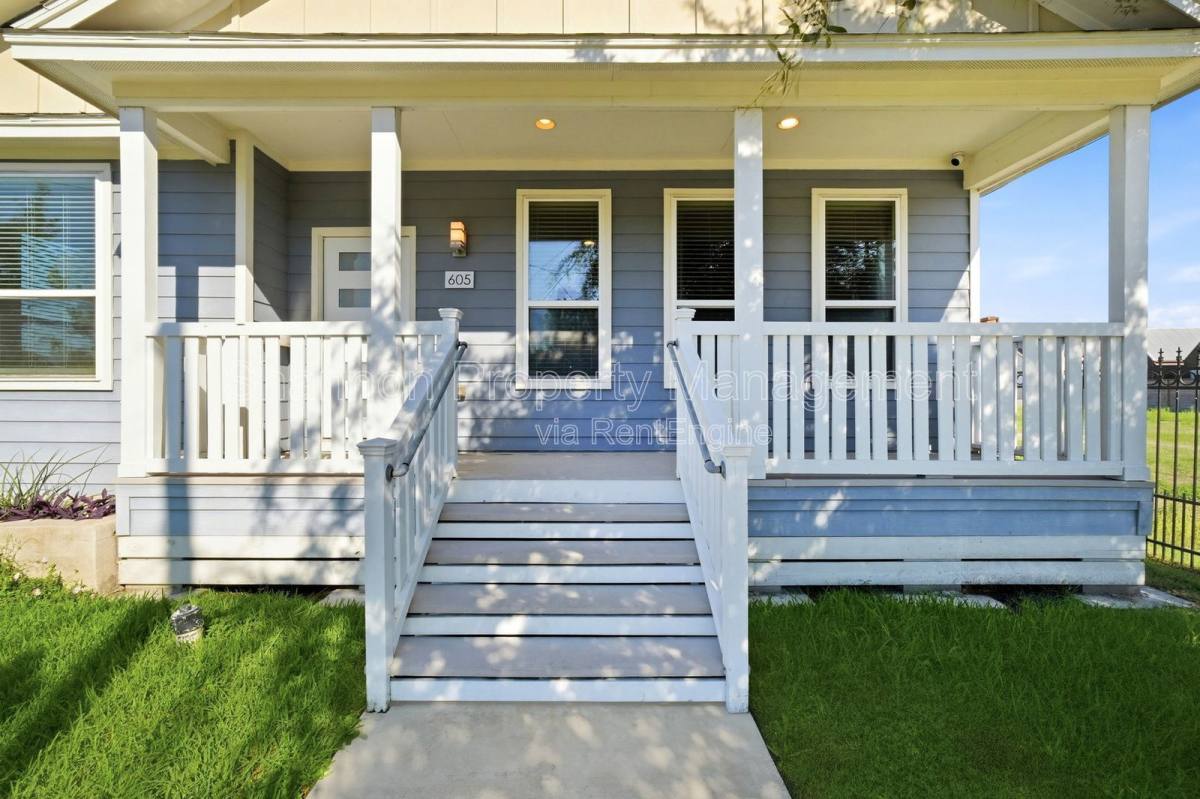 House for rent at 605 Dumble St, Houston, TX 77023