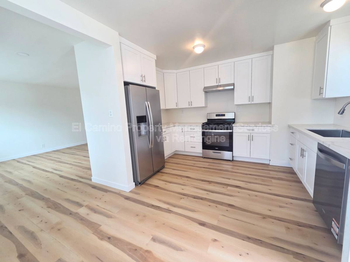 Apartment for rent at 3164 Pine Ave, Long Beach, CA 90807