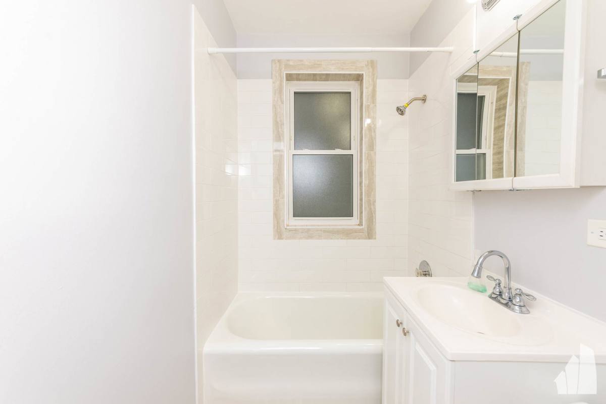 Apartment for rent at 3710 N Sheffield Ave, Chicago, IL 60613