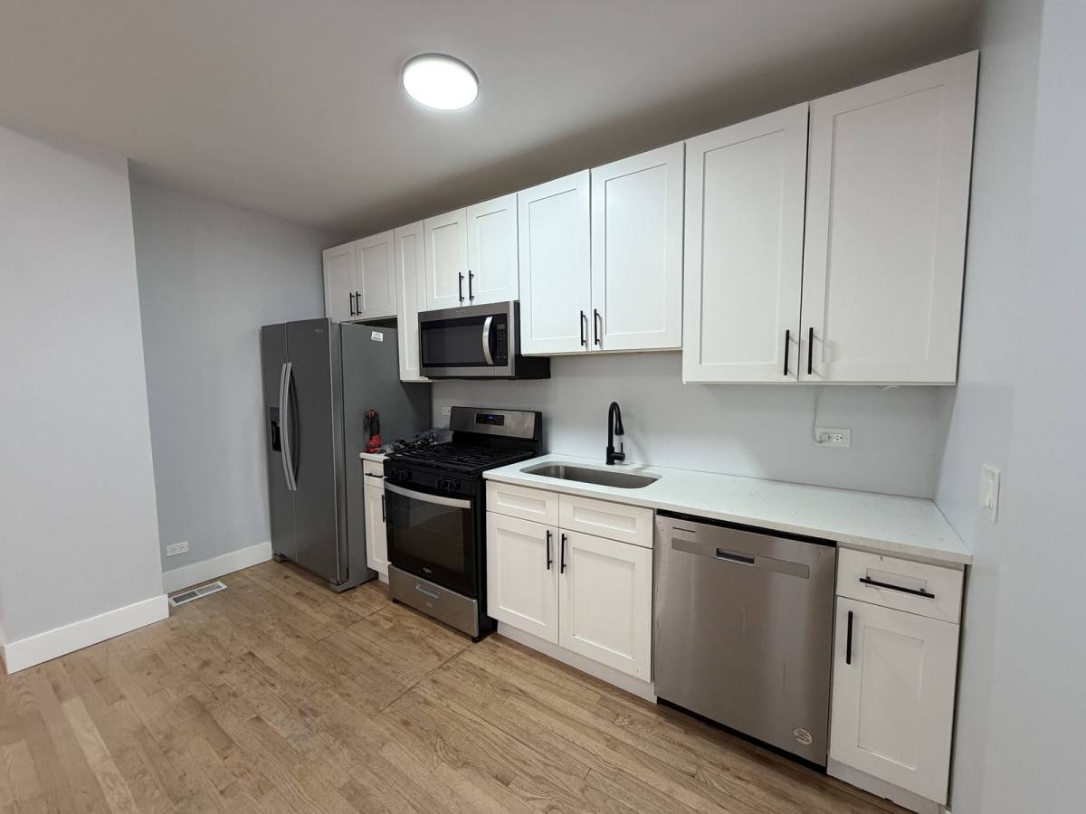 Apartment for rent at 932 N Richmond St, Chicago, IL 60622