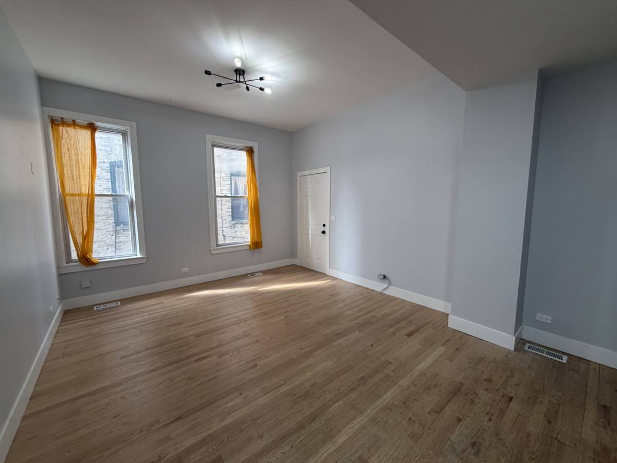 Apartment for rent at 932 N Richmond St, Chicago, IL 60622