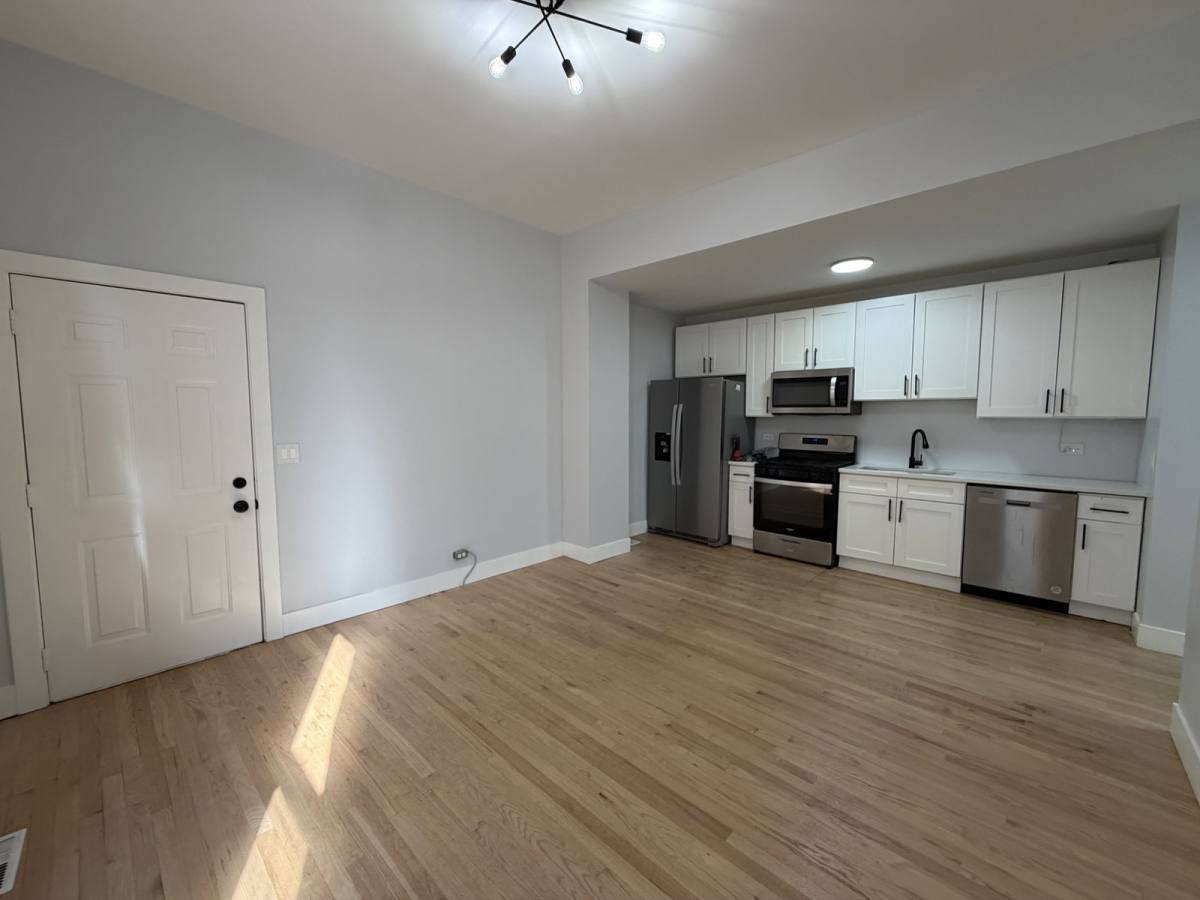 Apartment for rent at 932 N Richmond St, Chicago, IL 60622