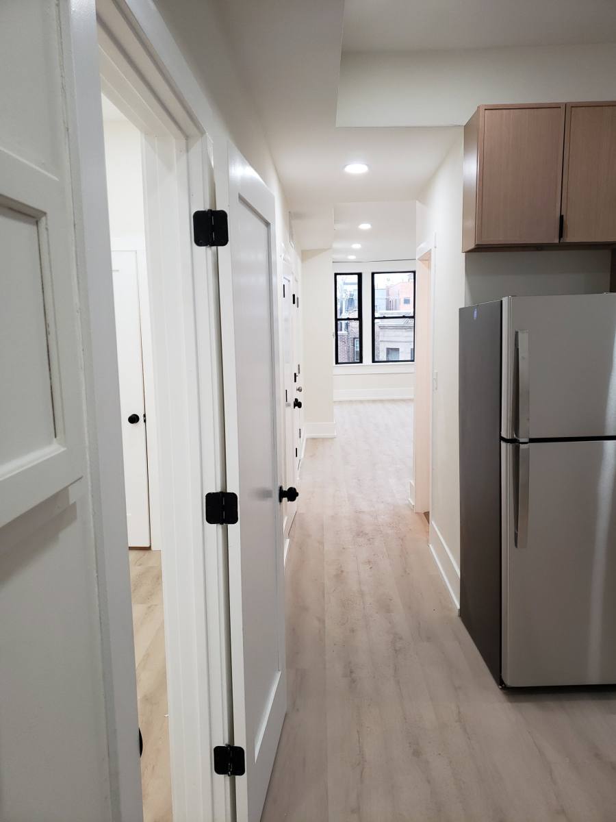 Apartment for rent at 944 N Damen Ave, Chicago, IL 60622