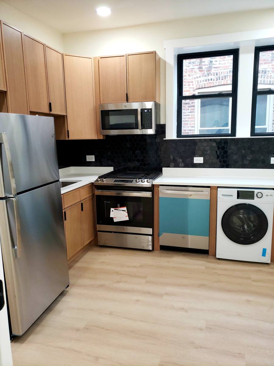 Apartment for rent at 944 N Damen Ave, Chicago, IL 60622
