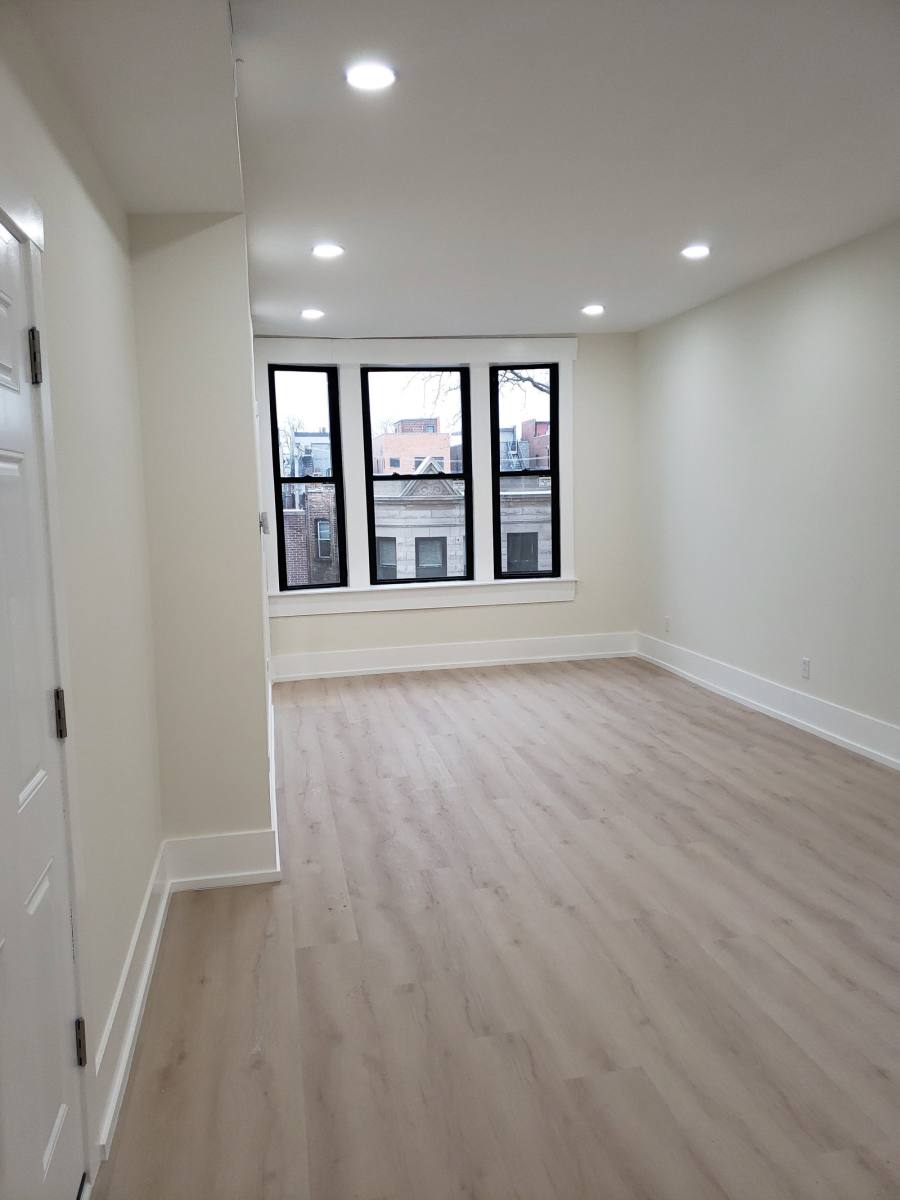 Apartment for rent at 944 N Damen Ave, Chicago, IL 60622