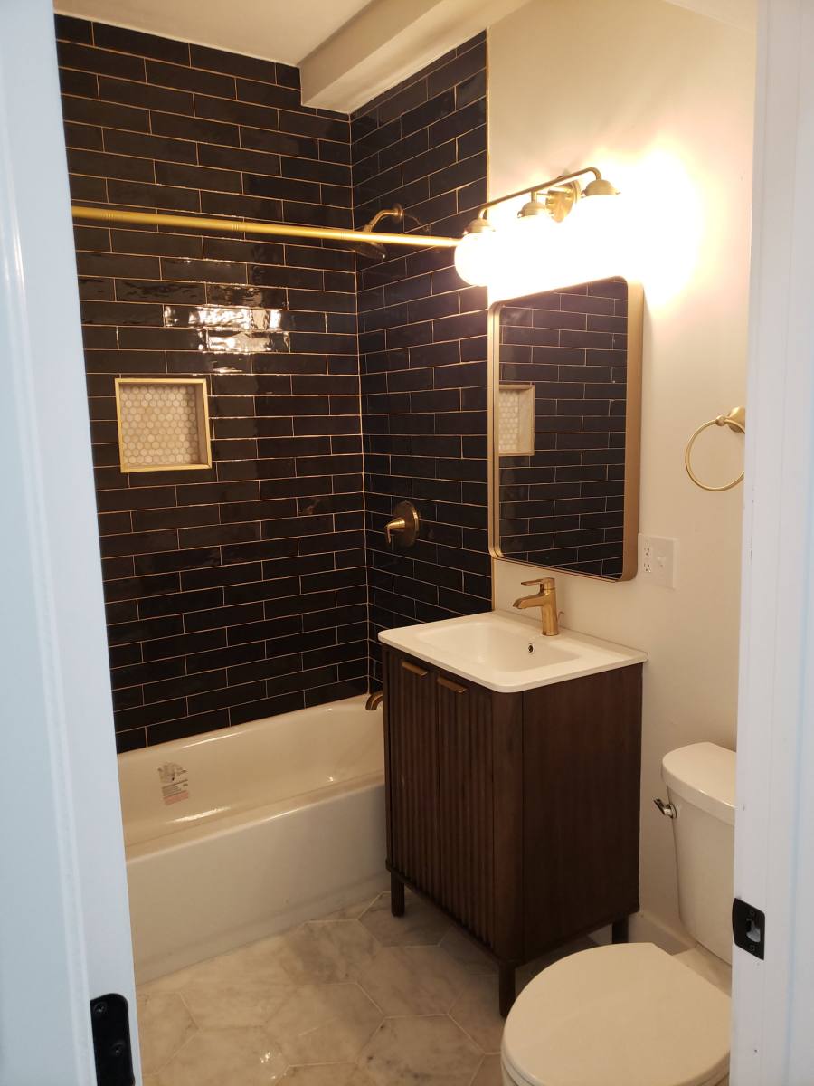 Apartment for rent at 944 N Damen Ave, Chicago, IL 60622