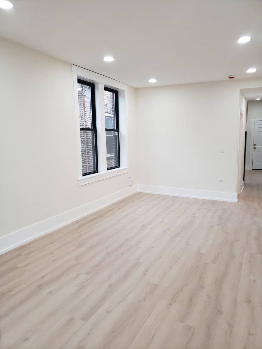 Apartment for rent at 944 N Damen Ave, Chicago, IL 60622
