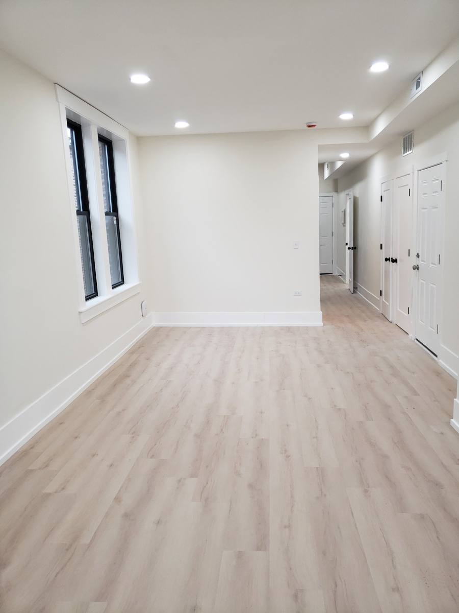 Apartment for rent at 944 N Damen Ave, Chicago, IL 60622