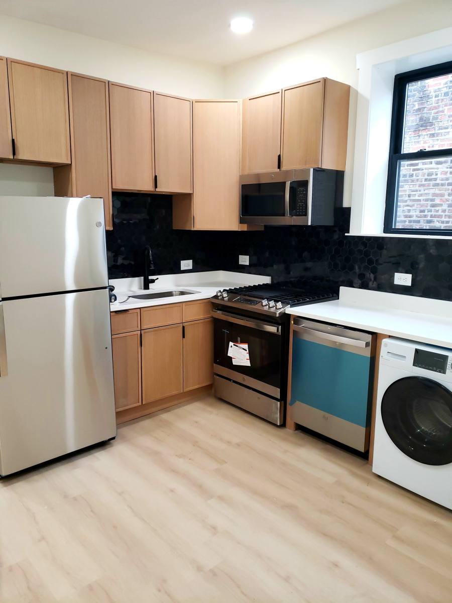 Apartment for rent at 944 N Damen Ave, Chicago, IL 60622