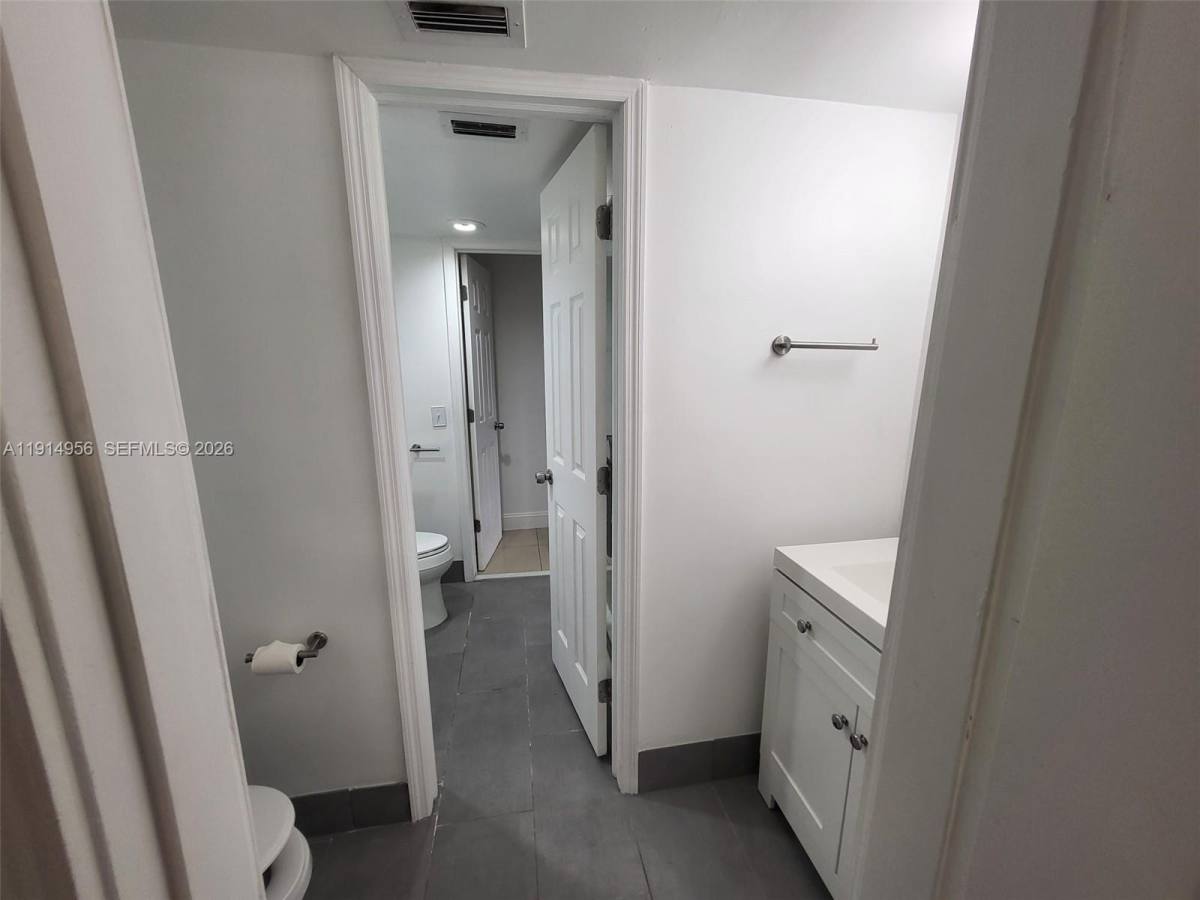 Condo for rent at 960 N Franklin Ave, Homestead, FL 33034