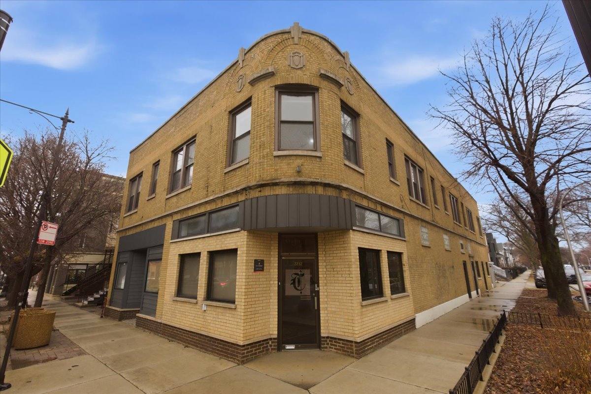 Apartment for rent at 4004 N Bell Ave #2A, Chicago, IL 60618