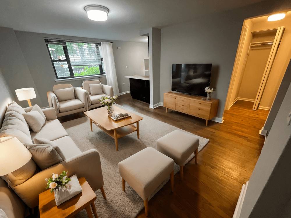 Apartment for rent at 525 W Oakdale Ave #418, Chicago, IL 60657