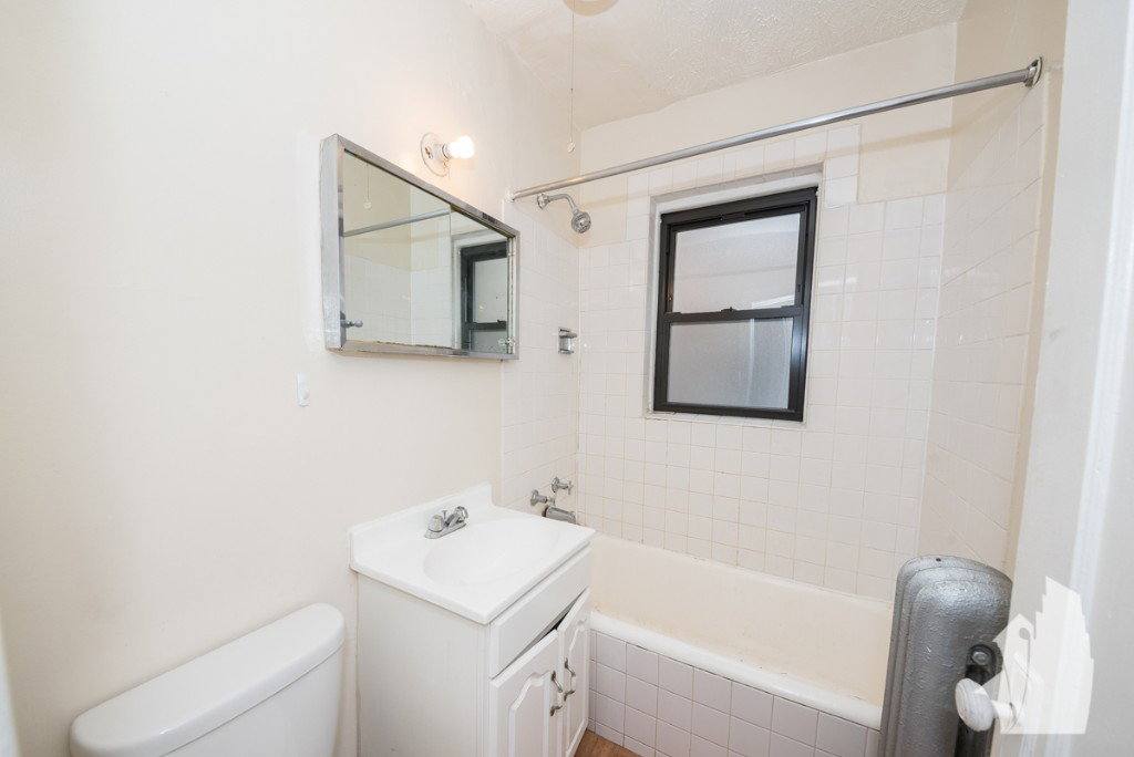 Apartment for rent at 518 W Cornelia Ave #116, Chicago, IL 60657