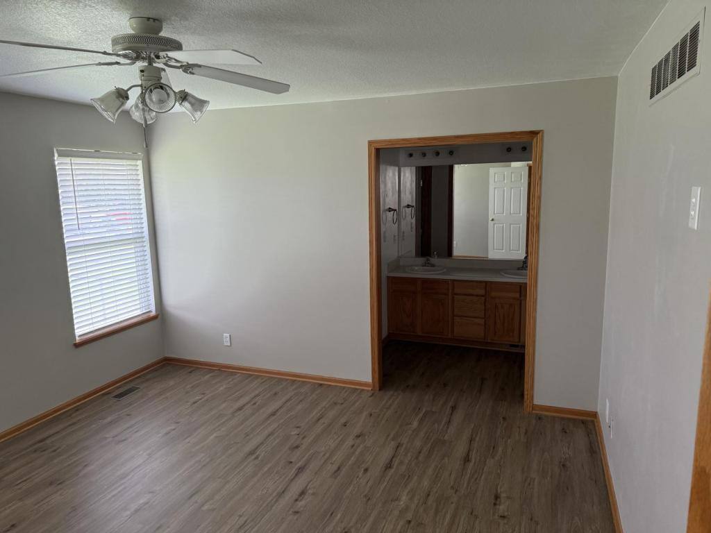 House for rent at 406 408 4th St NW, Altoona, IA 50009