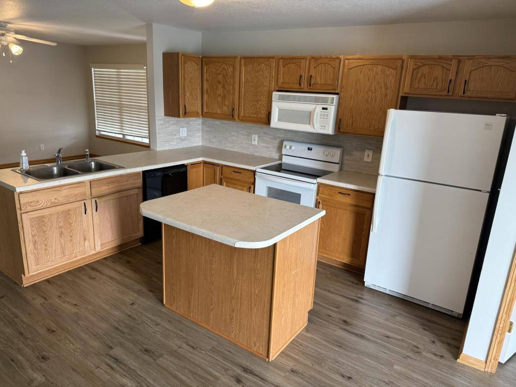 House for rent at 406 408 4th St NW, Altoona, IA 50009