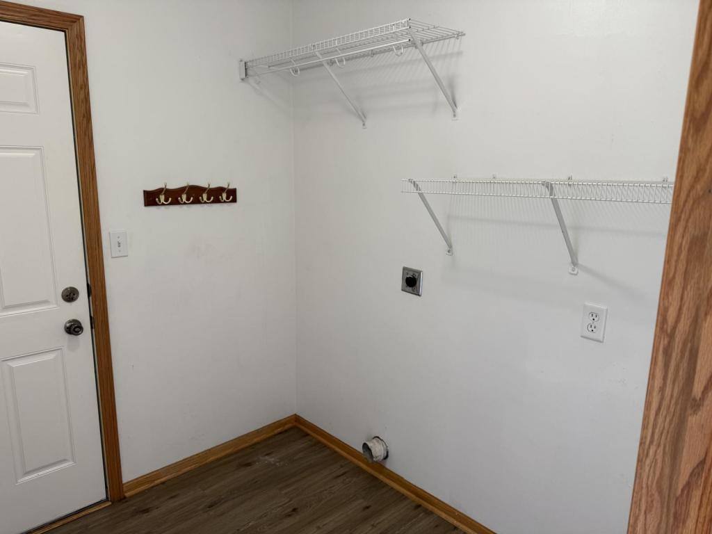 House for rent at 406 408 4th St NW, Altoona, IA 50009