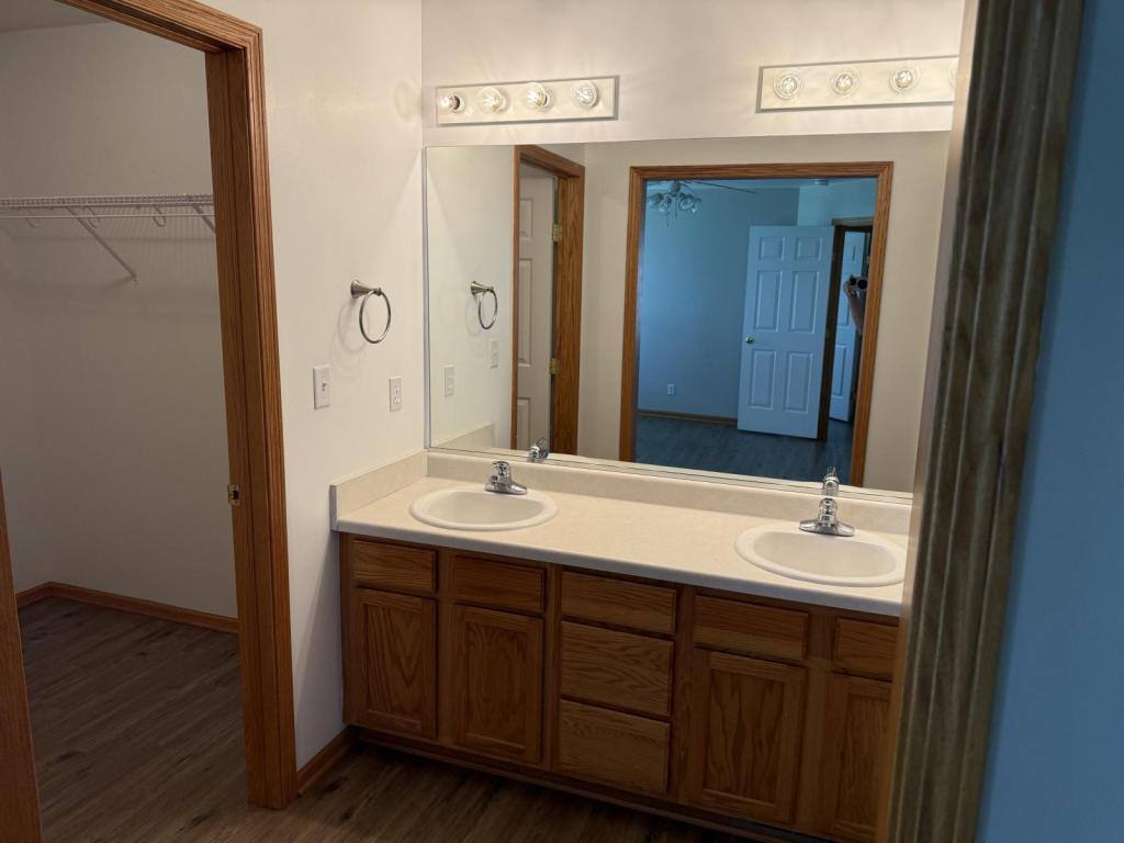 House for rent at 406 408 4th St NW, Altoona, IA 50009