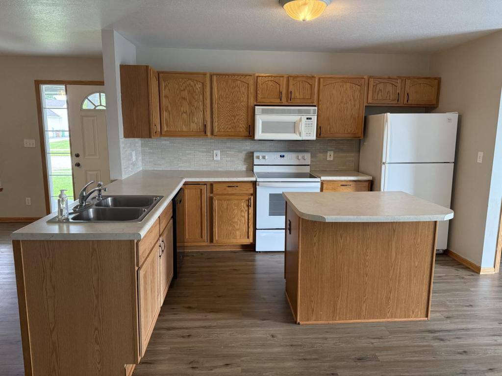 House for rent at 406 408 4th St NW, Altoona, IA 50009