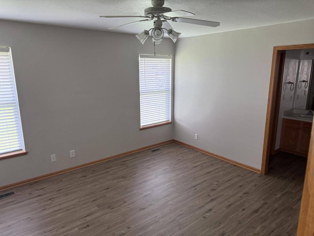 House for rent at 406 408 4th St NW, Altoona, IA 50009