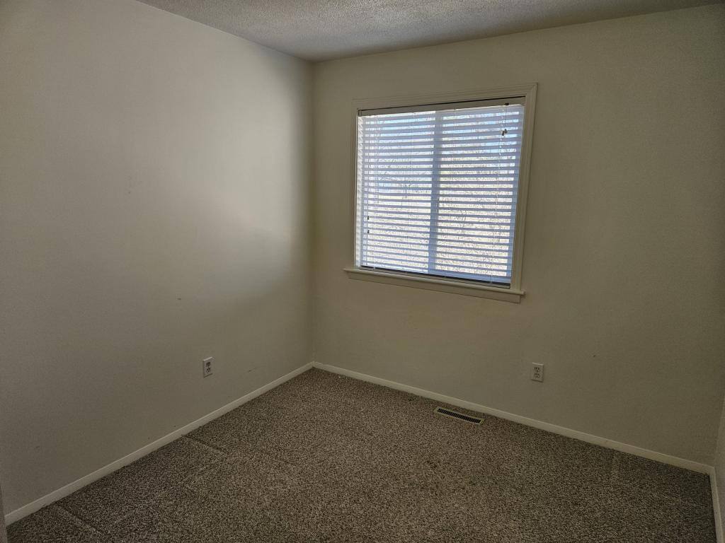 Townhouse for rent at 614 S Mill B, Saint Louis, MI 48880