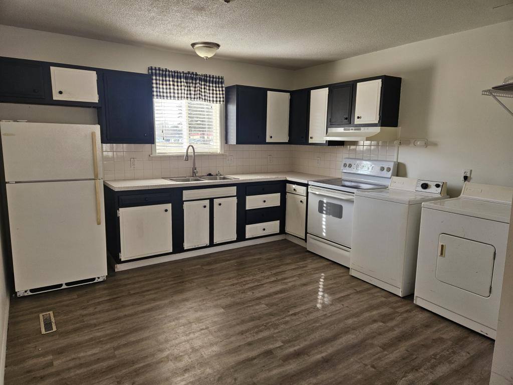 Townhouse for rent at 614 S Mill B, Saint Louis, MI 48880