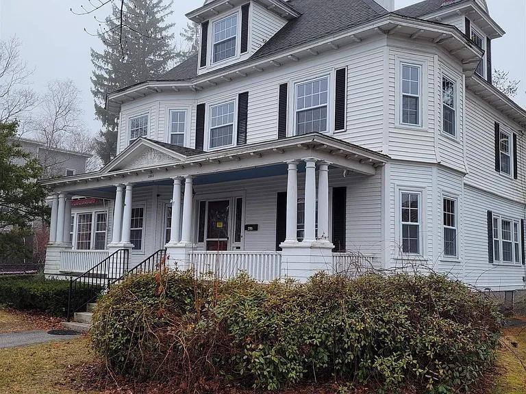 House for rent at 2060 Elm St, Manchester, NH 03104