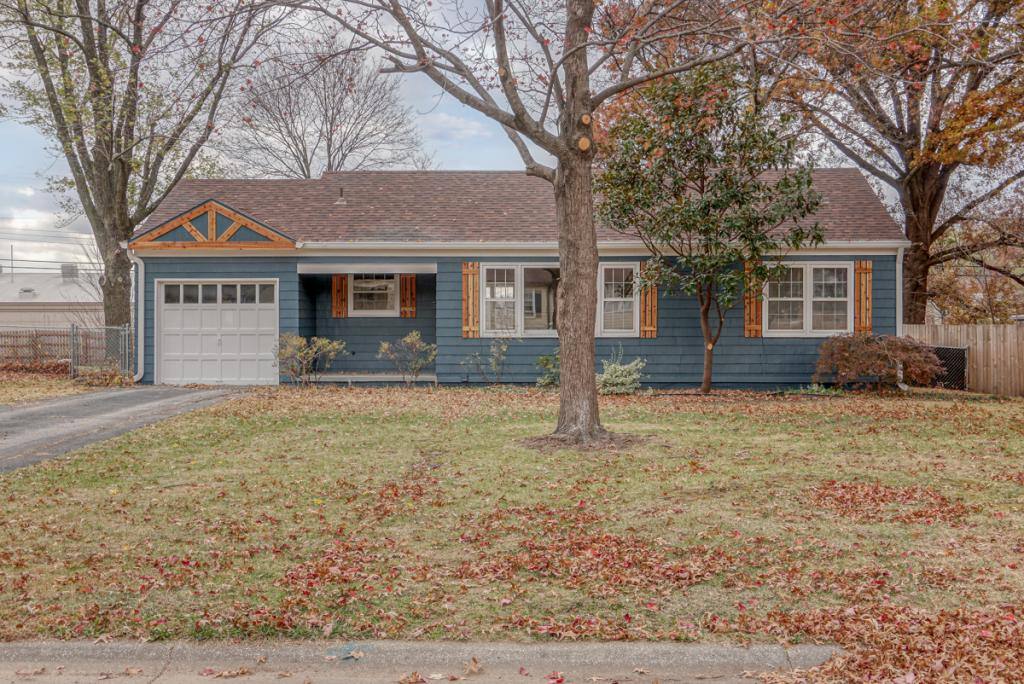 House for rent at 7121 W 74th St, Overland Park, KS 66204